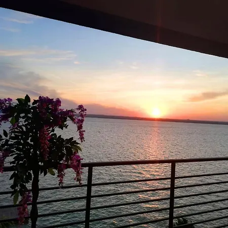 Lake Boutique Sunset * ママイア